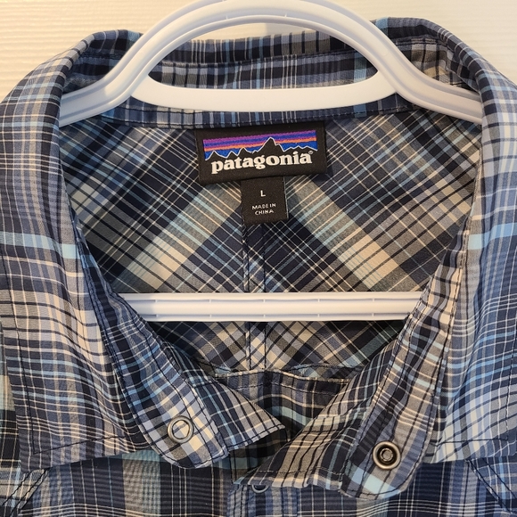 Patagonia Shirt - Plaid short sleeve button down - Men's large Blue - Picture 2 of 11